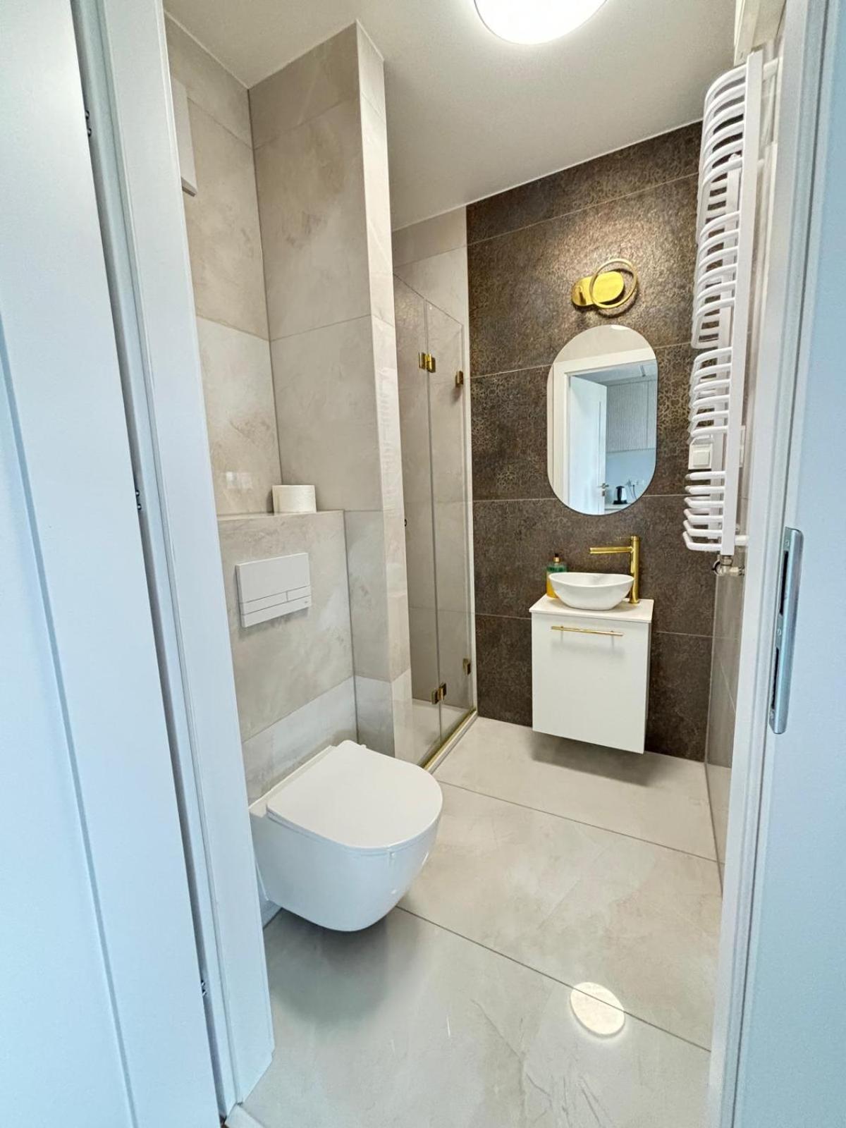 Apartamenty 24H Pileckiego Warsaw Exterior photo